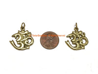 Sanskrit Om Brass Pendant - 1 pendant - Nepal Tibetan Brass Om Aum Ohm Mantra Charm Pendant - Ethnic Nepal Tibetan Yoga Jewelry - WM3770B-1
